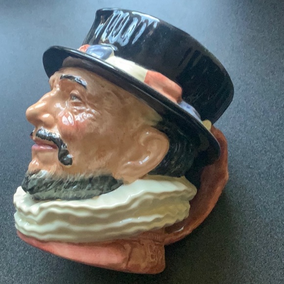The Beefeater Toby Jug, 1946 - Picture 2 of 4